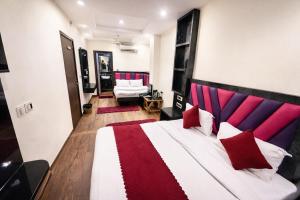 Hotel Red Stone Inn Walkable from New Delhi Railway Station