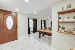 Spectacular 4BR 2B Home with Pool and Grill