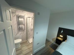 Modern Rooms with En-suite or Private Bathrooms