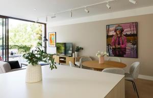 New & ModernCity Apartment