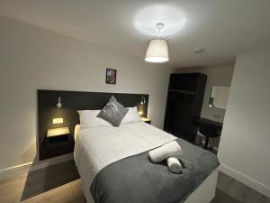 Modern Rooms with En-suite or Private Bathrooms