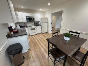 Spacious 2BR Apartment near Toledo, Sylvania & MI