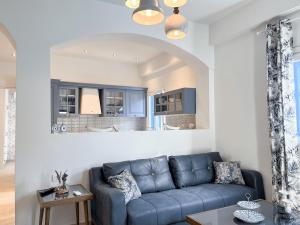 Reginas Studios & Apartments- Blue Flower apartment