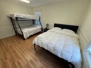 Modern 2BR Suite 202- Toledo & Sylvania Gateway