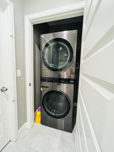 Entire Fully Equipped Basement Guest Apartment Home