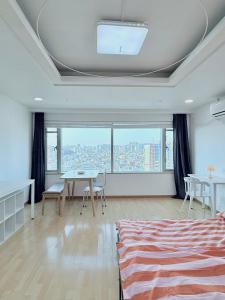 2026TOP 5-seconds walk from Hongik University Station beautiful view Room size 45m2