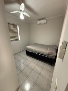 Spacious apartment 2 blocks away, Enseada Beach