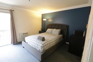 Beverly Hills Queen Bed Studio