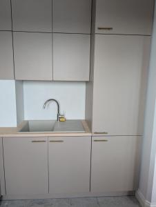 Fresh & Modern Studio 2