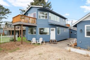 Ocean Front Rockaway Beach 2 Bedroom Condo