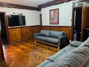 BR Court Apartment - 21 Sternes Avenue - 3 Bedrooms