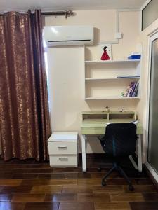 BR Court Apartment - 21 Sternes Avenue - 3 Bedrooms