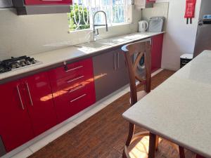 BR Court Apartment - 21 Sternes Avenue - 3 Bedrooms