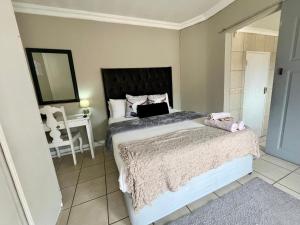 OR Tambo Stay Unit 4