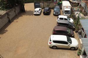 Palm Breeze Gardens, Riruta