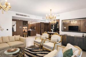 Modern 4BR Apartment with Pool and Gym access, Walk to JBR Beach