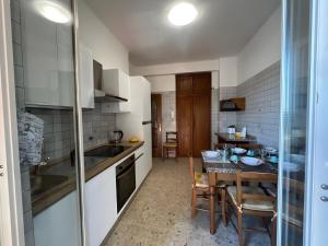 Sunny 2BR near Vatican , AC , Bus 98 Direct centre Roma