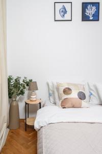 Lumina I 2BR Apartment with Balcony I near Center of Warsaw