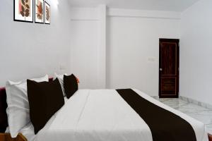 Collection O Rajagiri Hospital Aluva East