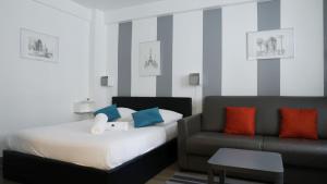 Arc de Triomphe & Trocadéro Square - Paris Vacation Rentals