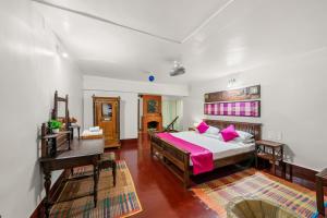 Woodway Estate by the Almanac