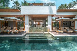 Exclusive 12BR Ubud Twin Villas with Jacuzzi, Slide!