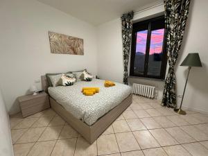 SkyJoy - 3rd floor, two bedrooms apt, strong WiFi, 8 minutes to Central Station, Porta Nuova, Isola, Milan