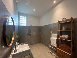 Casa Oliva - Tropical Pool Villa on Trendy Seminyak Eat Street