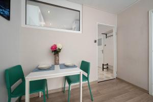 Functional Apartment with a View of the City in a Quiet Area of Wrocław by Noclegi Renters