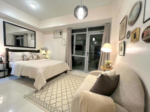 Vintage Colonial Chic with Netflix Disney at Manhattan