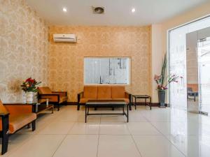 RedDoorz Plus at Karebosi Area 2 Makassar