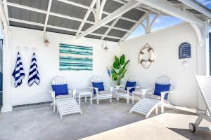 Eastport - Luxury Beach Retreat with Pool & Views