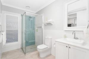 Eastport - Luxury Beach Retreat with Pool & Views