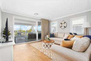 Eastport - Luxury Beach Retreat with Pool & Views