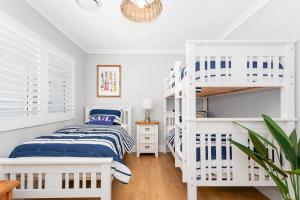 Eastport - Luxury Beach Retreat with Pool & Views
