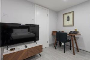 Cozy Studio, The Broadway, Next to Woodford Tube