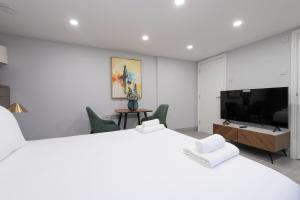 Cozy Studio, The Broadway, Next to Woodford Tube