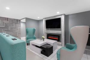 Clarion Pointe