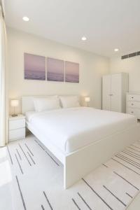 1BHK top-floor with city view at Ghubra Beach