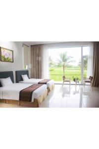 Diamond Bay Golf and Villas