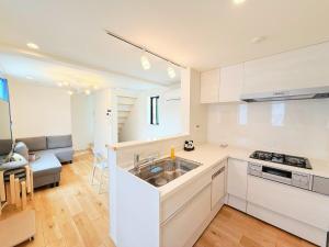 5 min to JR Tabata Station Entire 3BR House 82sqm Sleeps 5 Hot Tub Newly Built