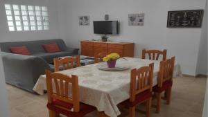 Apartamento en Conil de la Frontera ubicado en en una zona tranquila y muy bien situada para disfrutar del pueblo y de la playa sin necesidad de coche SOLO PARA FAMILIAS Y PAREJAS