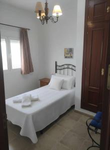 Apartamento en Conil de la Frontera ubicado en en una zona tranquila y muy bien situada para disfrutar del pueblo y de la playa sin necesidad de coche SOLO PARA FAMILIAS Y PAREJAS