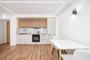 Piotrkowska Harmony Apartment by BookingHost