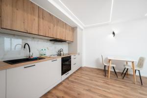 Piotrkowska Harmony Apartment by BookingHost