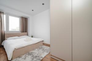 Piotrkowska Harmony Apartment by BookingHost