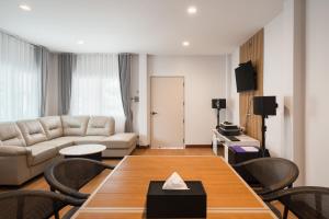 Goldena Pool Villa Nakhon Nayok