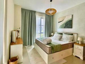 Kensington - 1BR Burj Khalifa View at Dubai Opera