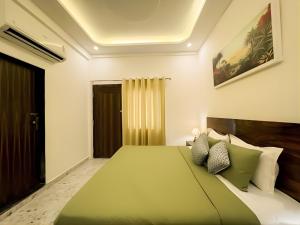 Hotel Vrinda Sarovar 800 m from mathura junction
