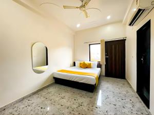 Hotel Vrinda Sarovar 800 m from mathura junction